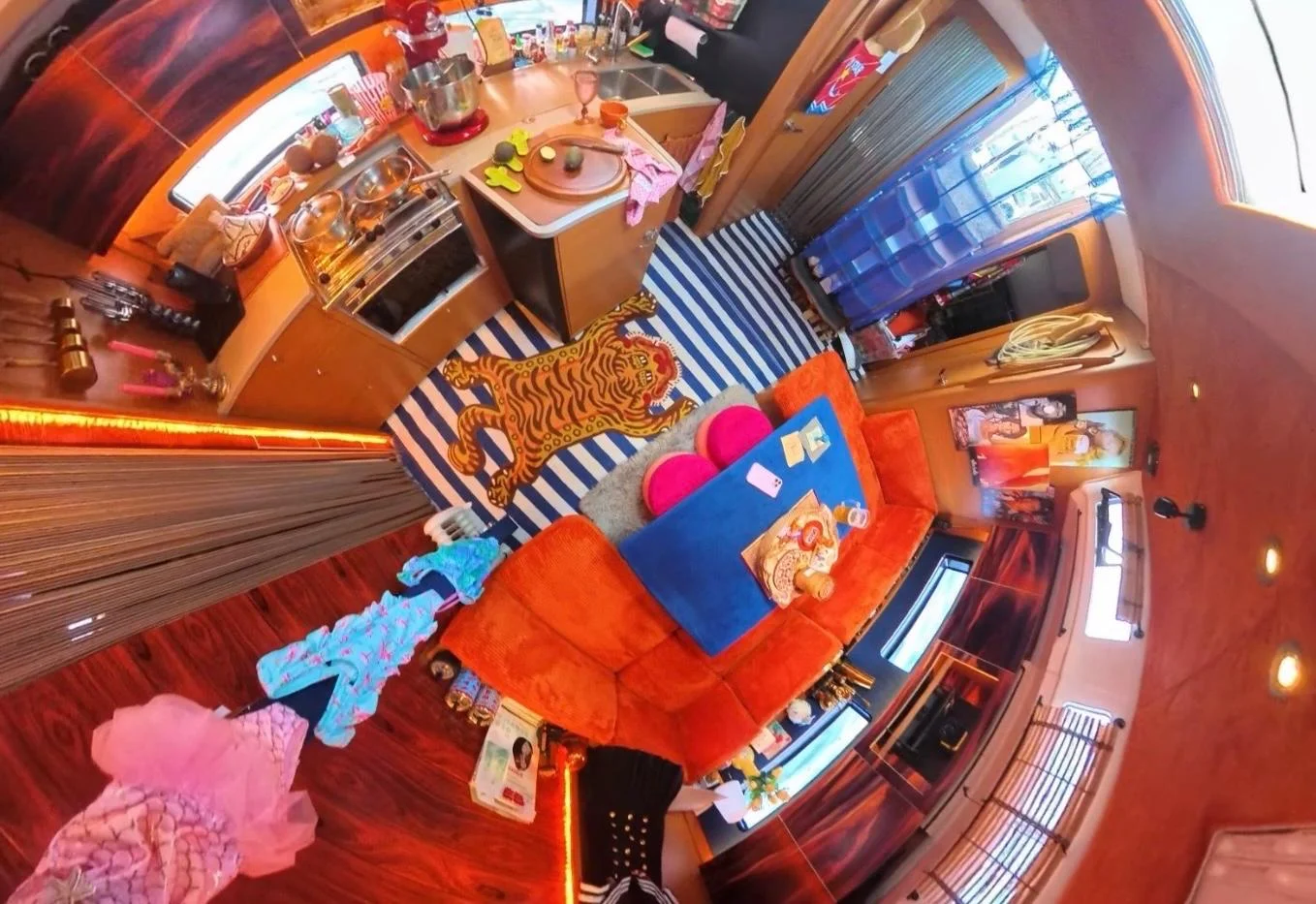 360 view of the Capitana salon