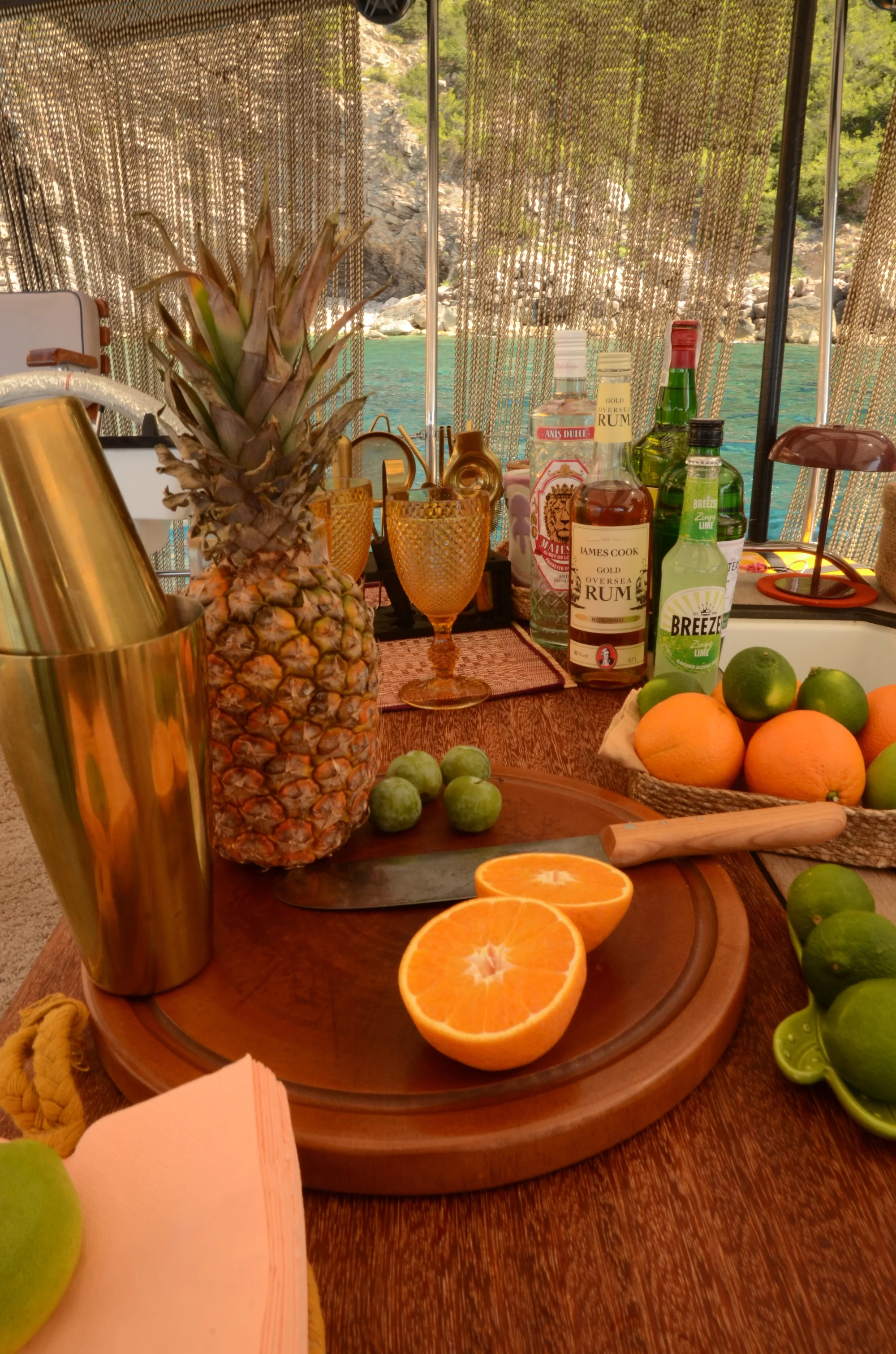 Retro party atmosphere on the Capitana