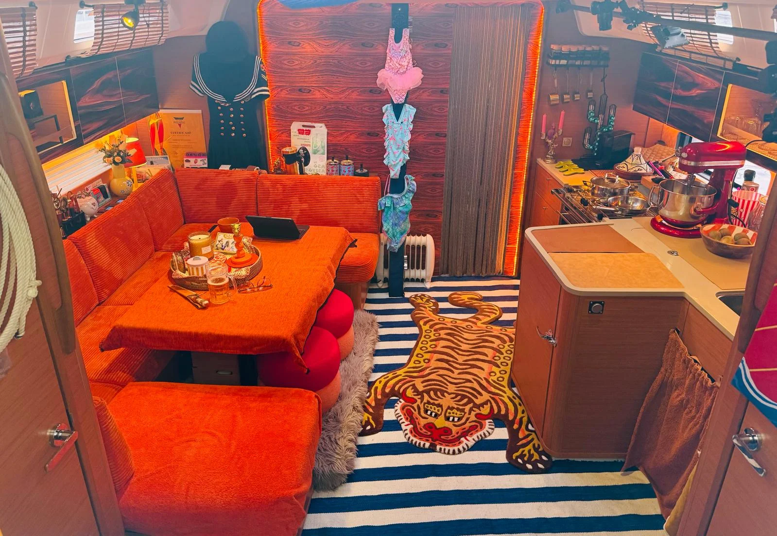 Yacht salon full view